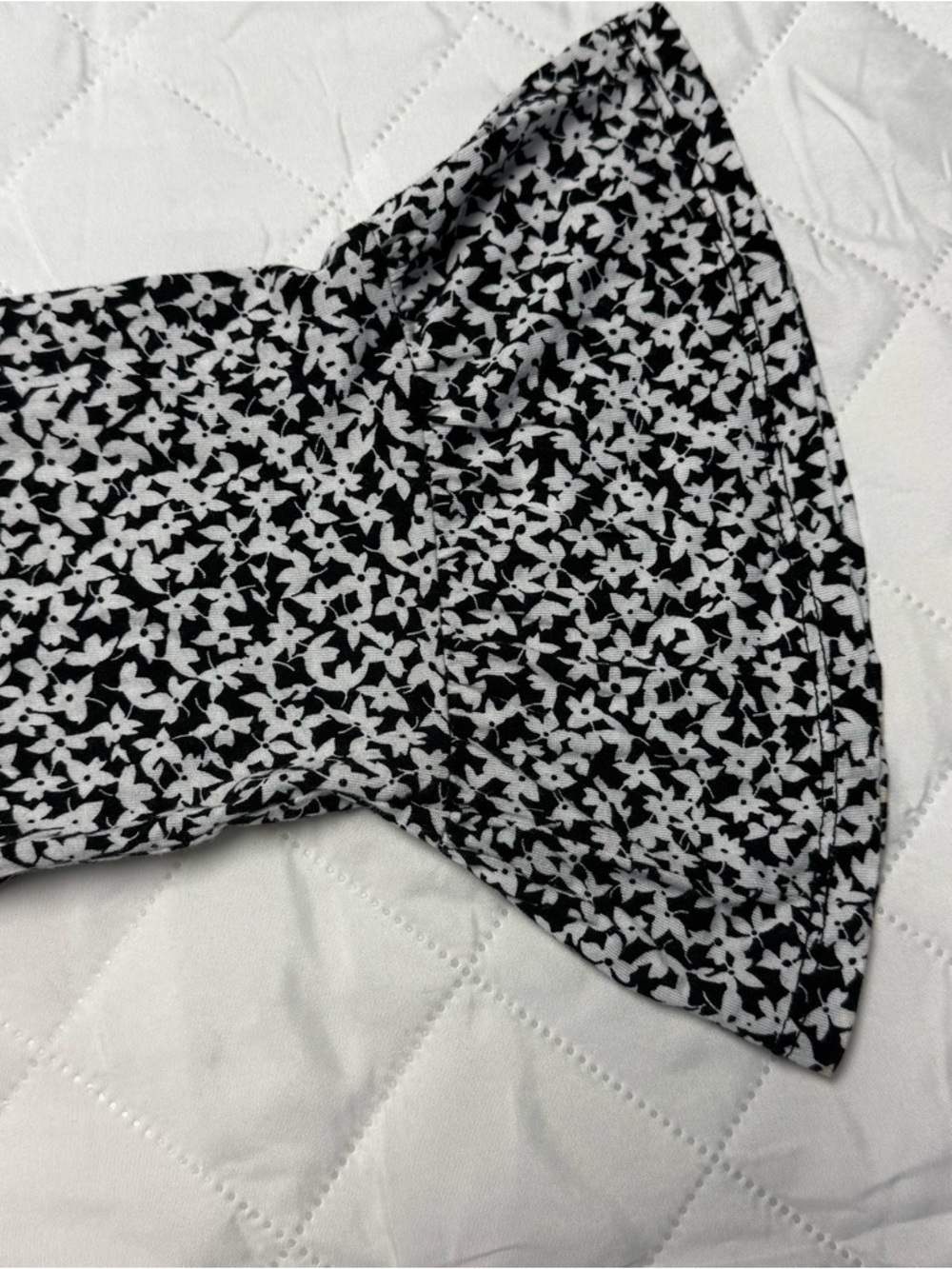 Michael Kors Black & White Floral Scoop Neck Blouse - Picture 8 of 10